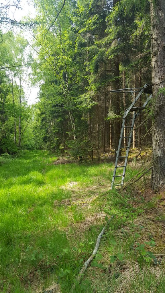 OPVOUWBARE AANZITLADDER